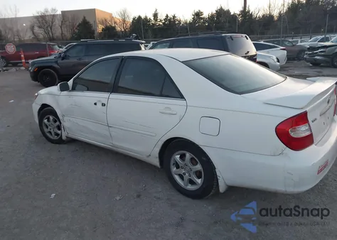 2003 Toyota Camry Le z USA, uszkodzony, nr VIN 4T1BE32K03U148605
